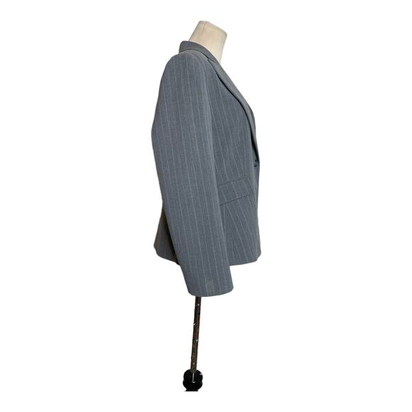 Tahari gray pin stripe one button blazer size 12P - Picture 9 of 10